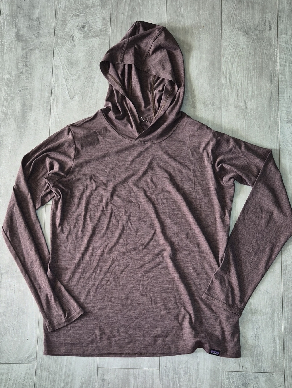 Patagonia hooded long sleeve shirt in maroon